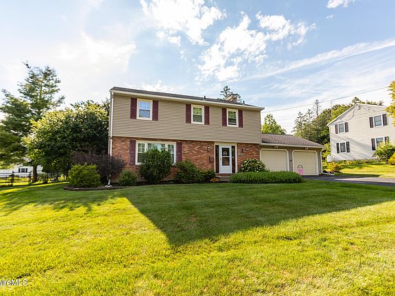 4th image of 70 Rockland Dr