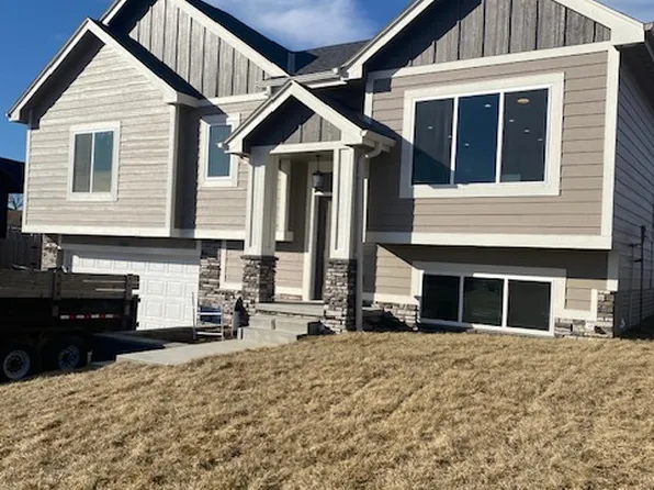21516 Old Coach Rd, Elkhorn, NE 68022