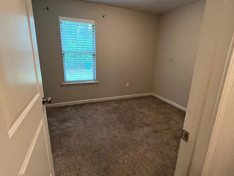 13712 Fox Hill Dr — Photo 35