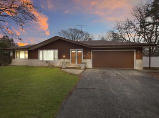 4309 Canterbury Ln, Racine, WI 53403