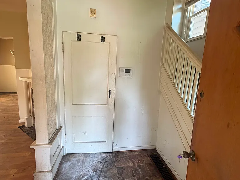 829 E McClure Ave — Photo 9
