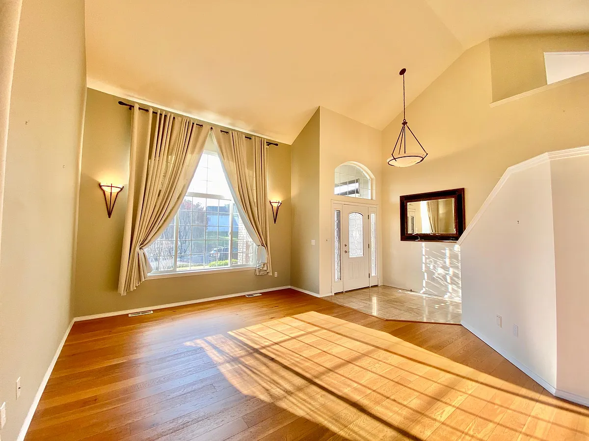 Building Photo - 805 Majesty Heights Dr