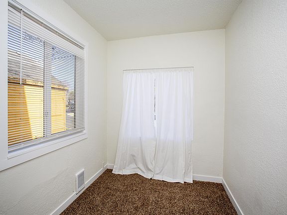 4th image of 2304 S Wilkeson St Unit A & B