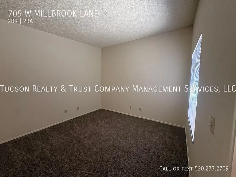709 W Millbrook Ln — Photo 9