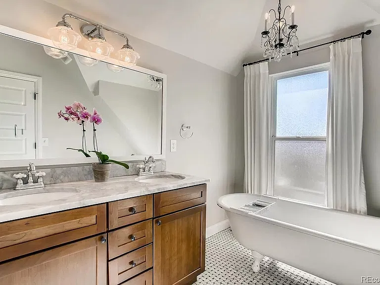 774 N Lafayette St — Photo 13