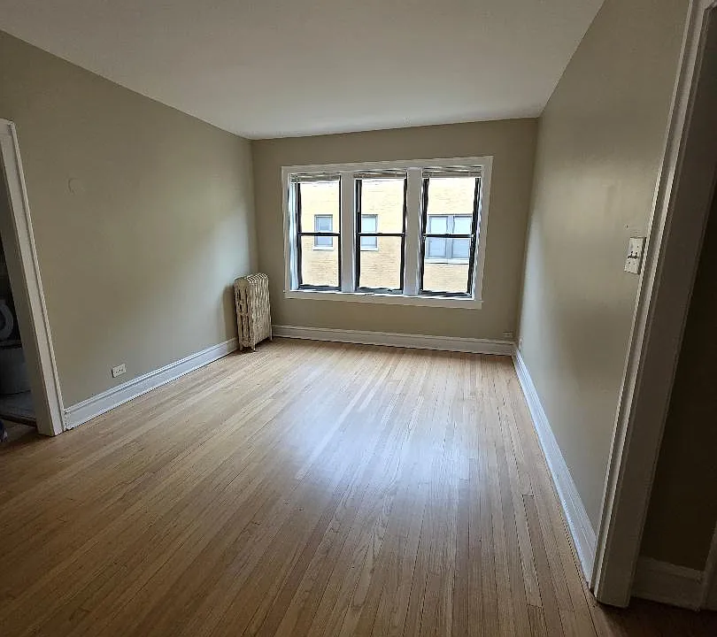 2049 W Jarvis Ave #5