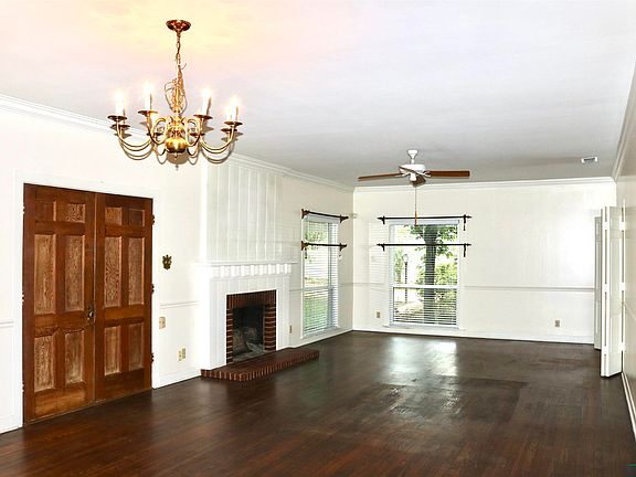 5th image of 204 Crescent Dr