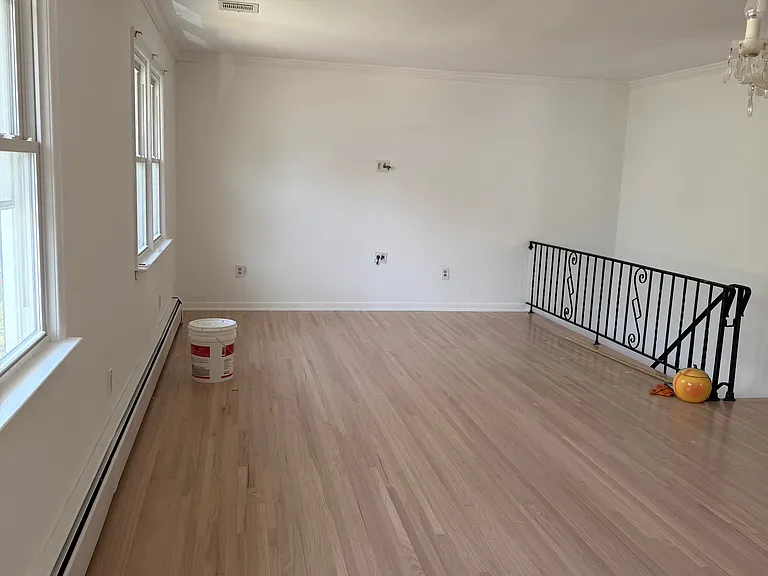 102 Harcourt Ave — Photo 8