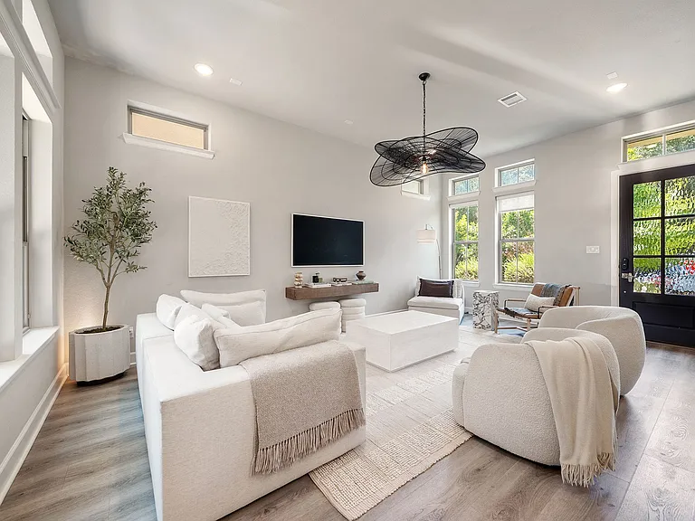 5129 Artemesia Ln — Photo 3