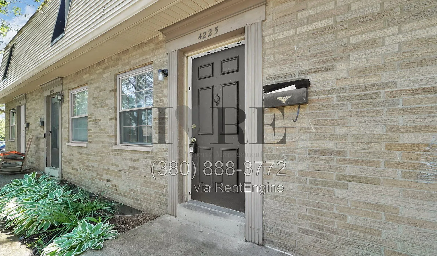 2 bed, 1.0 bath, 706 sqft, $995 — Photo 2