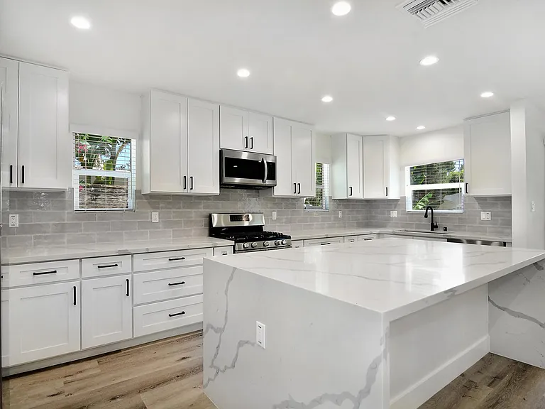 6363 N Darby Ave — Photo 7