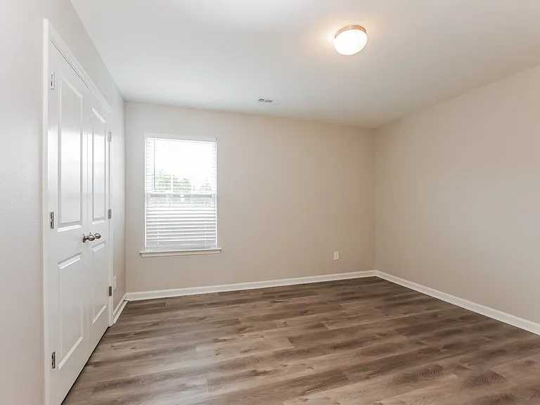1954 Eastway Dr — Photo 13