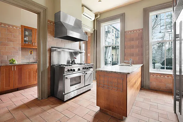 Sold by Compass | media 5