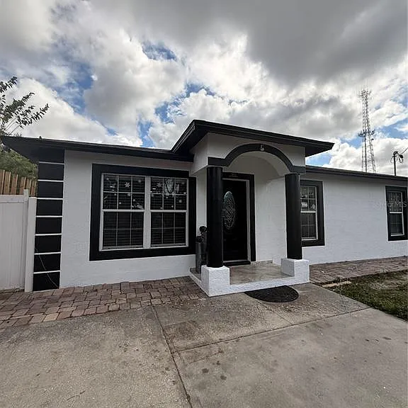 1305 E Louise Ave — Photo 1