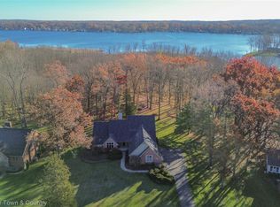 11535 Lancelot Ln, Pinckney, MI