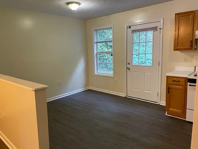 2 bed, 870 sqft, $1,325 — Photo 4