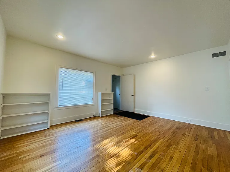 1323 Leonard St NE — Photo 12