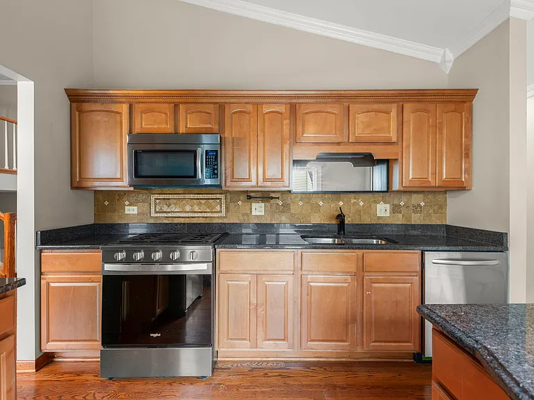 1055 Devonshire Ave #1055 — Photo 6