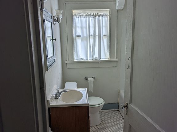 4th image of 1016 Bluff View Dr
