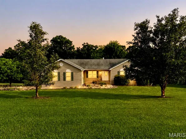 114 E Ledge Rock Dr, De Soto, MO 63020
