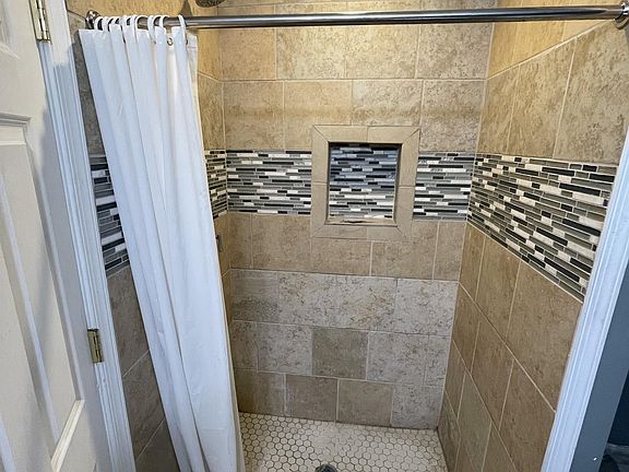 5th image of 337 W 32nd St #9