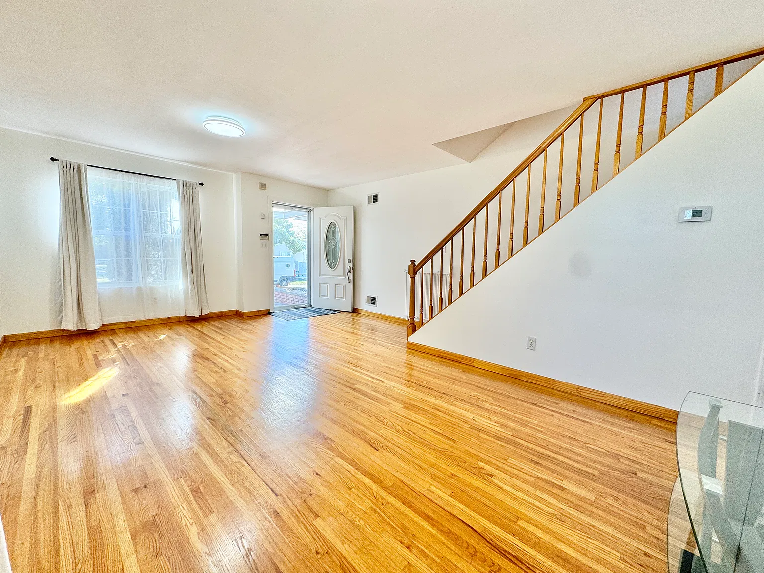 3 bed, 1.5 bath, 1570 sqft, $3,500 — Photo 1