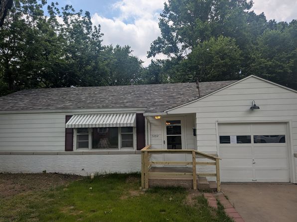 1252 E Cozy St