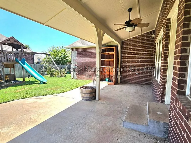 809 W Granger St — Photo 46