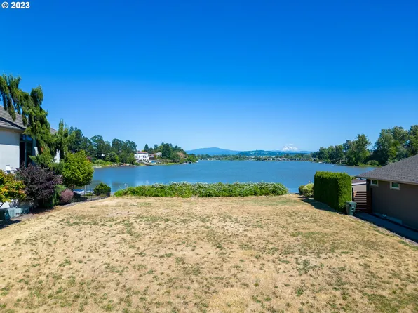 4058 NE Fairview Lake Way, Fairview, OR 97024