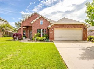 808 Linden Dr, Burleson, TX 76028
