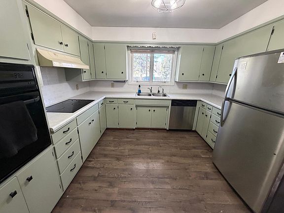 4th image of 842 Fir Ave