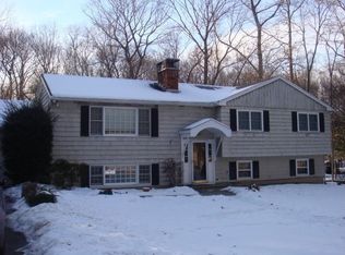 40 Autumn Dr, Monroe, CT 06468
