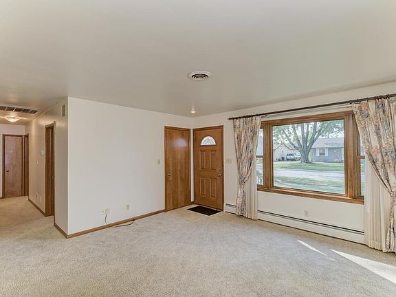 3rd image of 2107 Dartmoor Dr