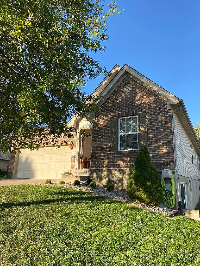10204 Scarletoak Dr photo 1