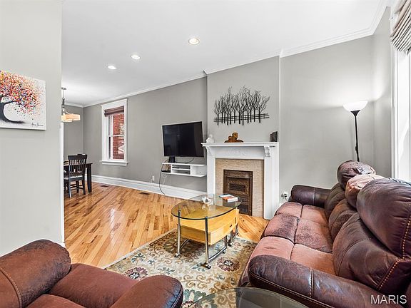 3rd image of 4233 Botanical Ave