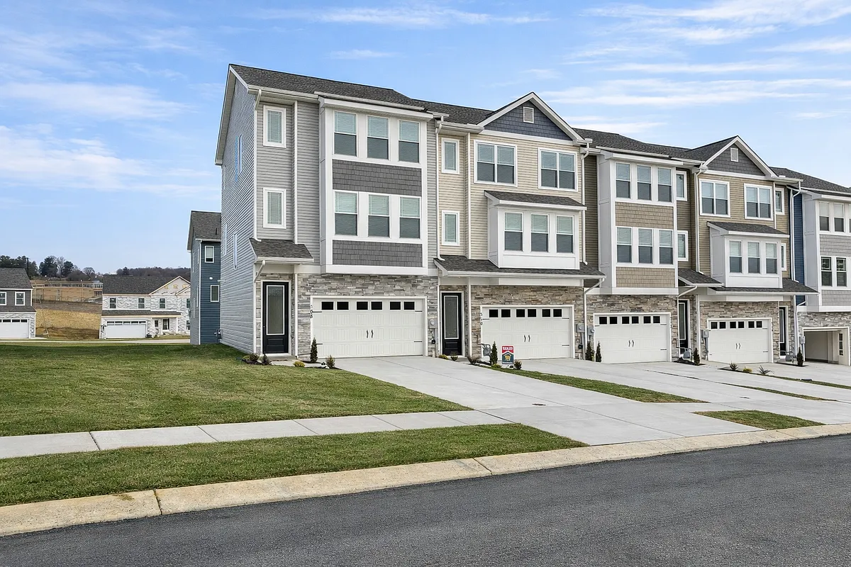 Building Photo - 508 Bartholomew Dr