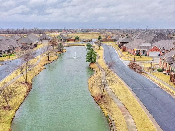 3rd image of 613 Christian Ln