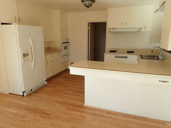 3rd image of 474 Vaquero Ln