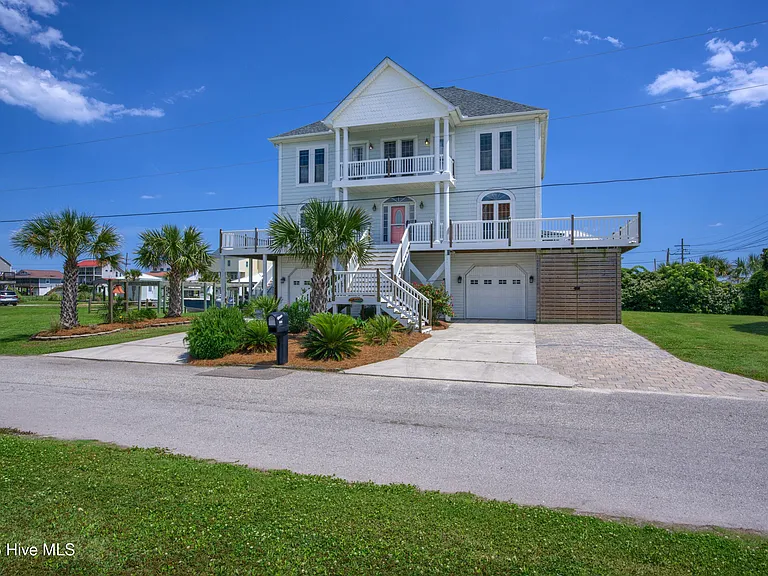 306 Marina Way — Photo 2