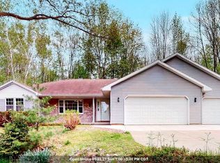 3606 Wilderness Trl, Suamico, WI 54313