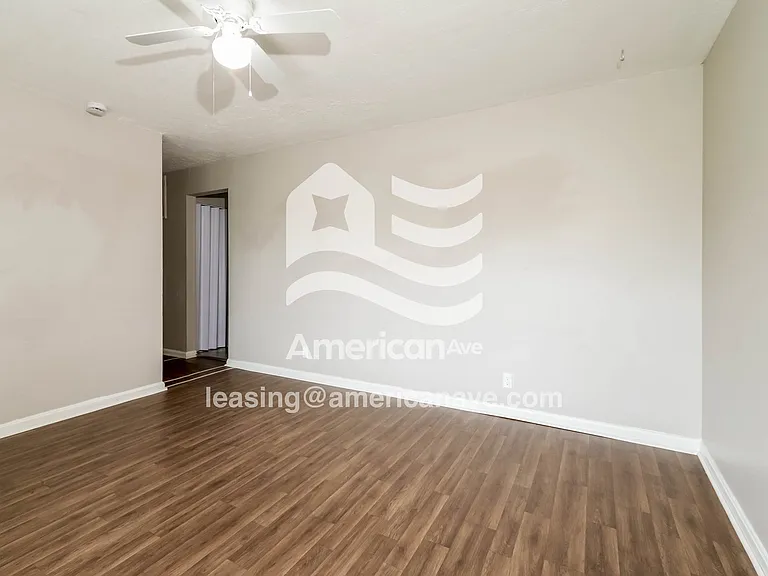 1424492_004_living_room_4.jpg