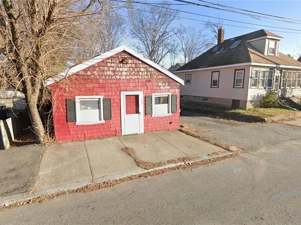 400-404 Juniper St, East Providence, RI 02914