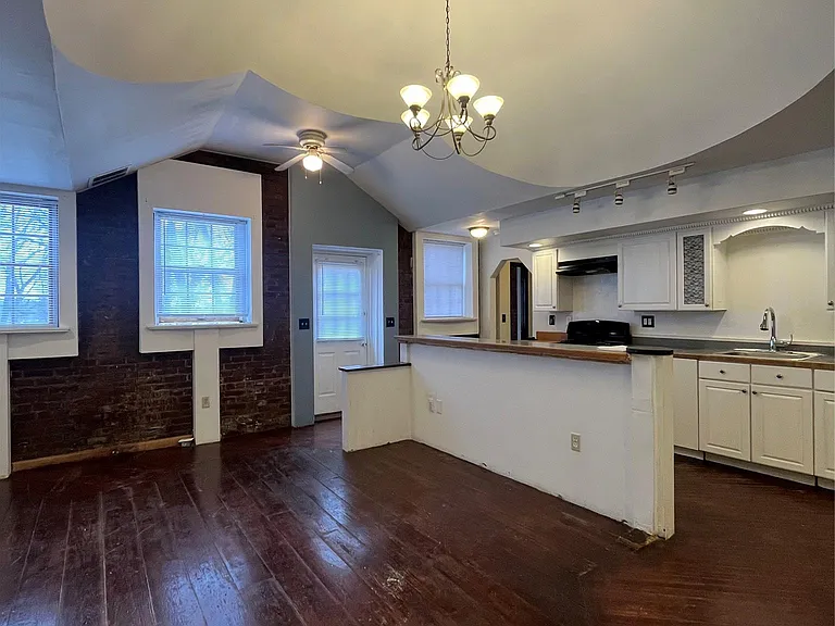 22 E Main St — Photo 6