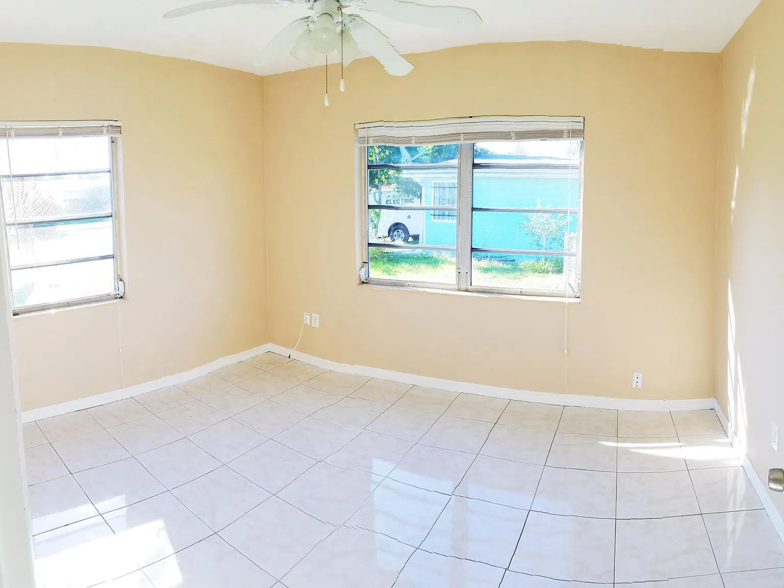 3237 Normandy Dr — Photo 3