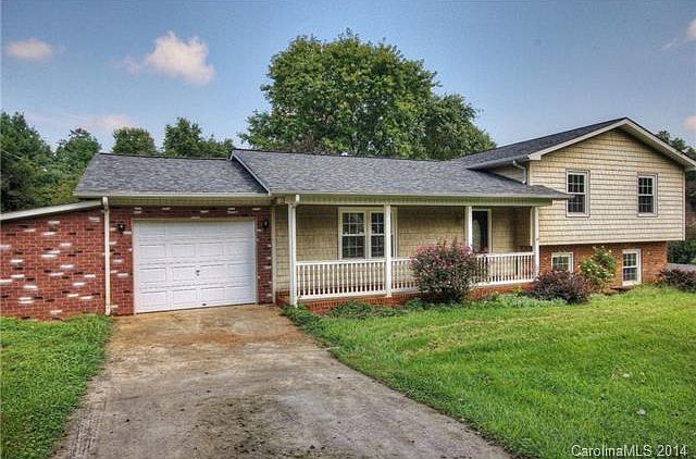 1st image of 117 Danbury Ln