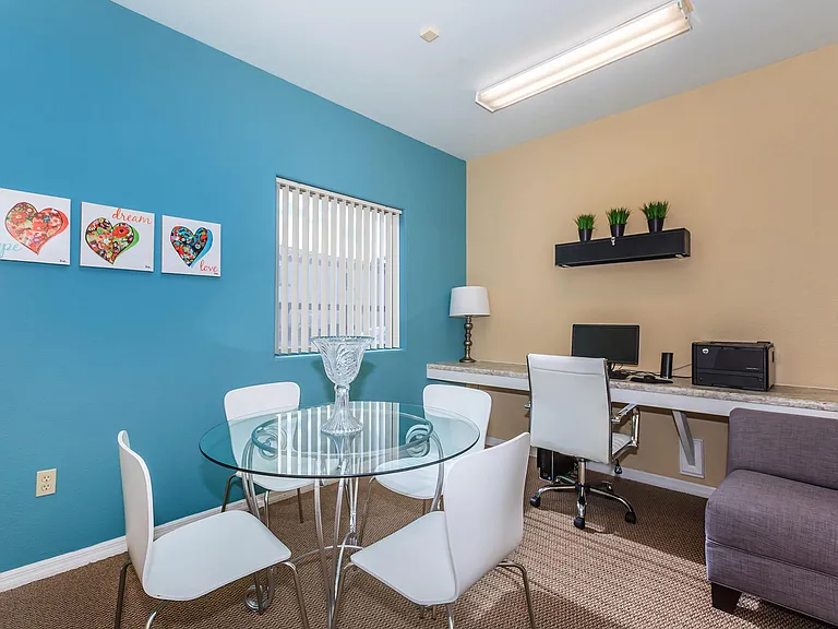 Deer Valley Regency Apartments — Photo 6