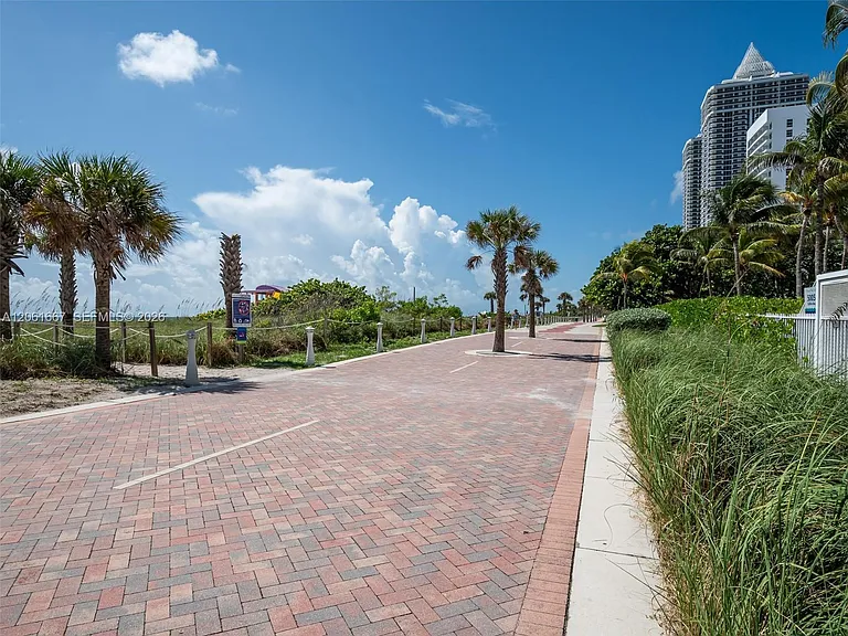 5005 Collins Ave #1506 — Photo 36