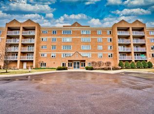 7450 N Waukegan Rd APT 201, Niles, IL 60714