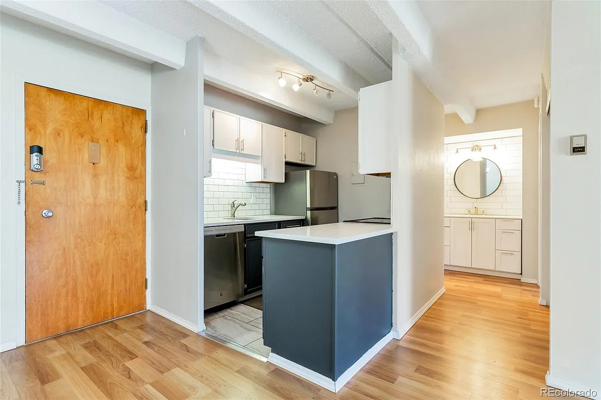 Building Photo - 4801 E 9th Ave #207S