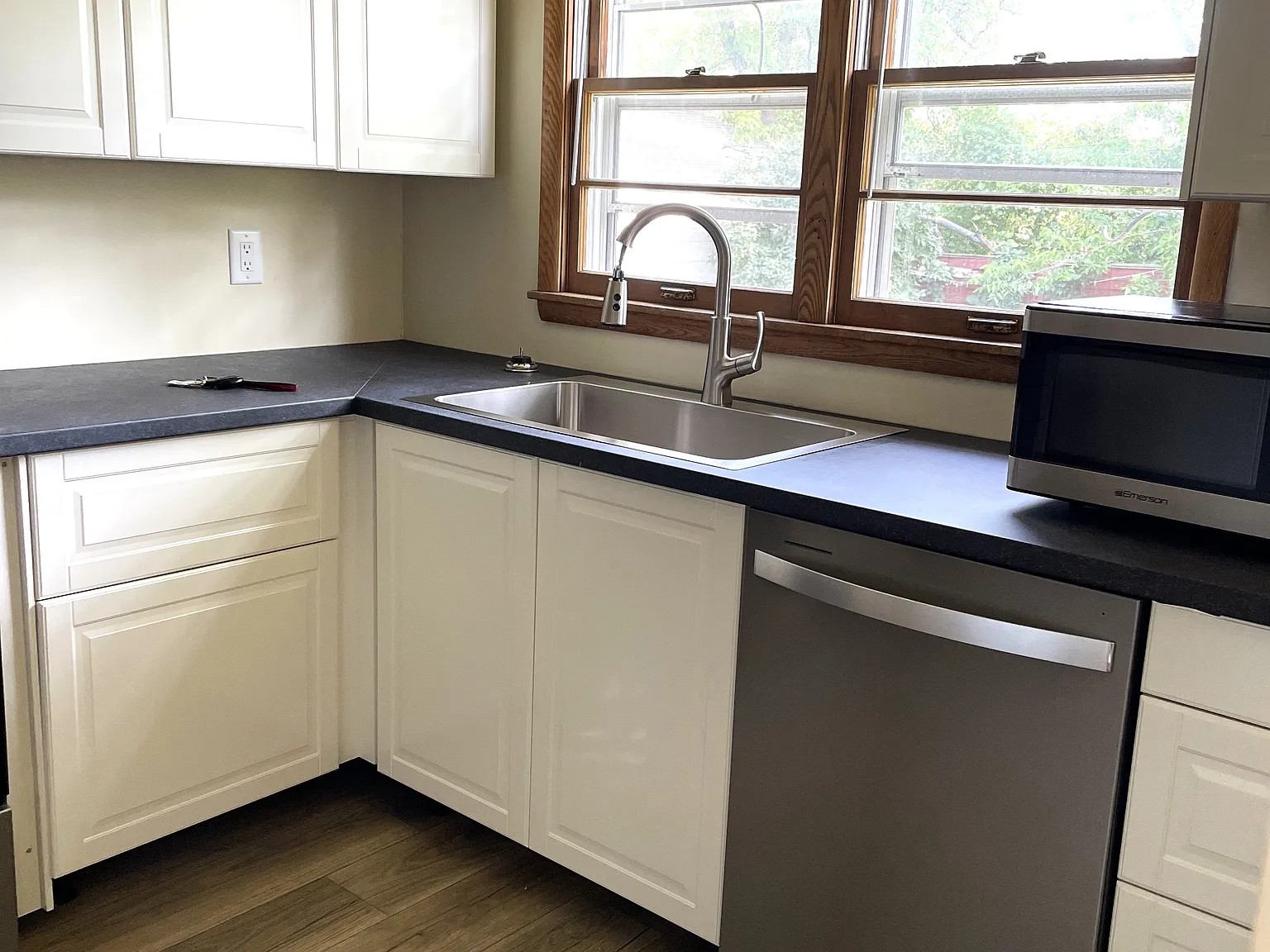 3 bed, 1600 sqft, $2,300 — Photo 4